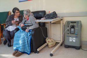 diferencia entre aislamiento social y soledad emocional