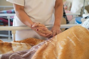 Cómo combatir la soledad en el adulto mayor